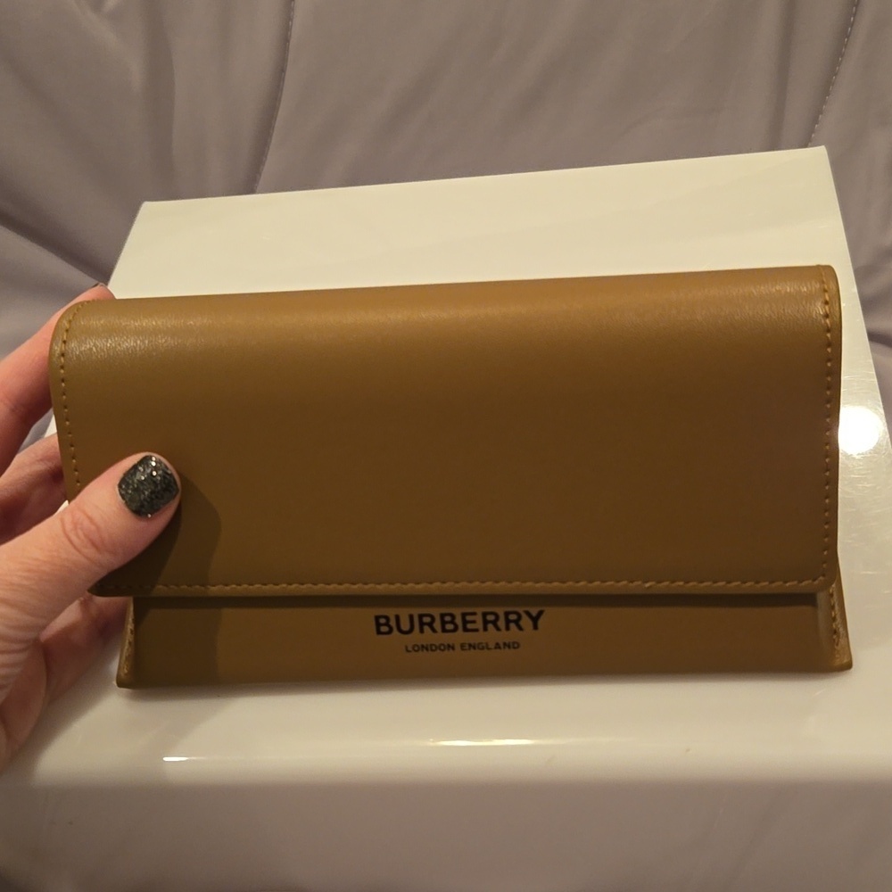 Burberry Checkered Brown Cat Eye Sunglasses brand new in box - Picture 9 of 15